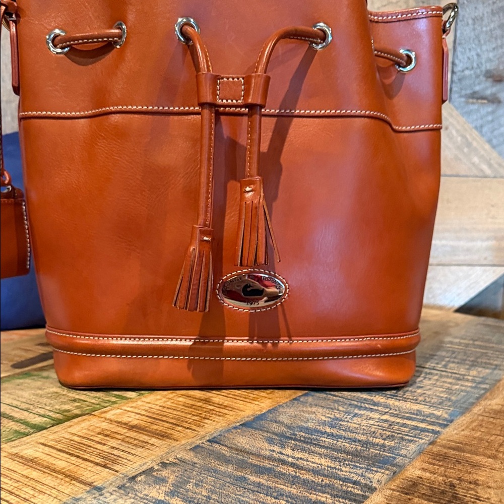 Sooner & Bourke Florentine Toscana Bucket Bag or Crossbody - Picture 4 of 7